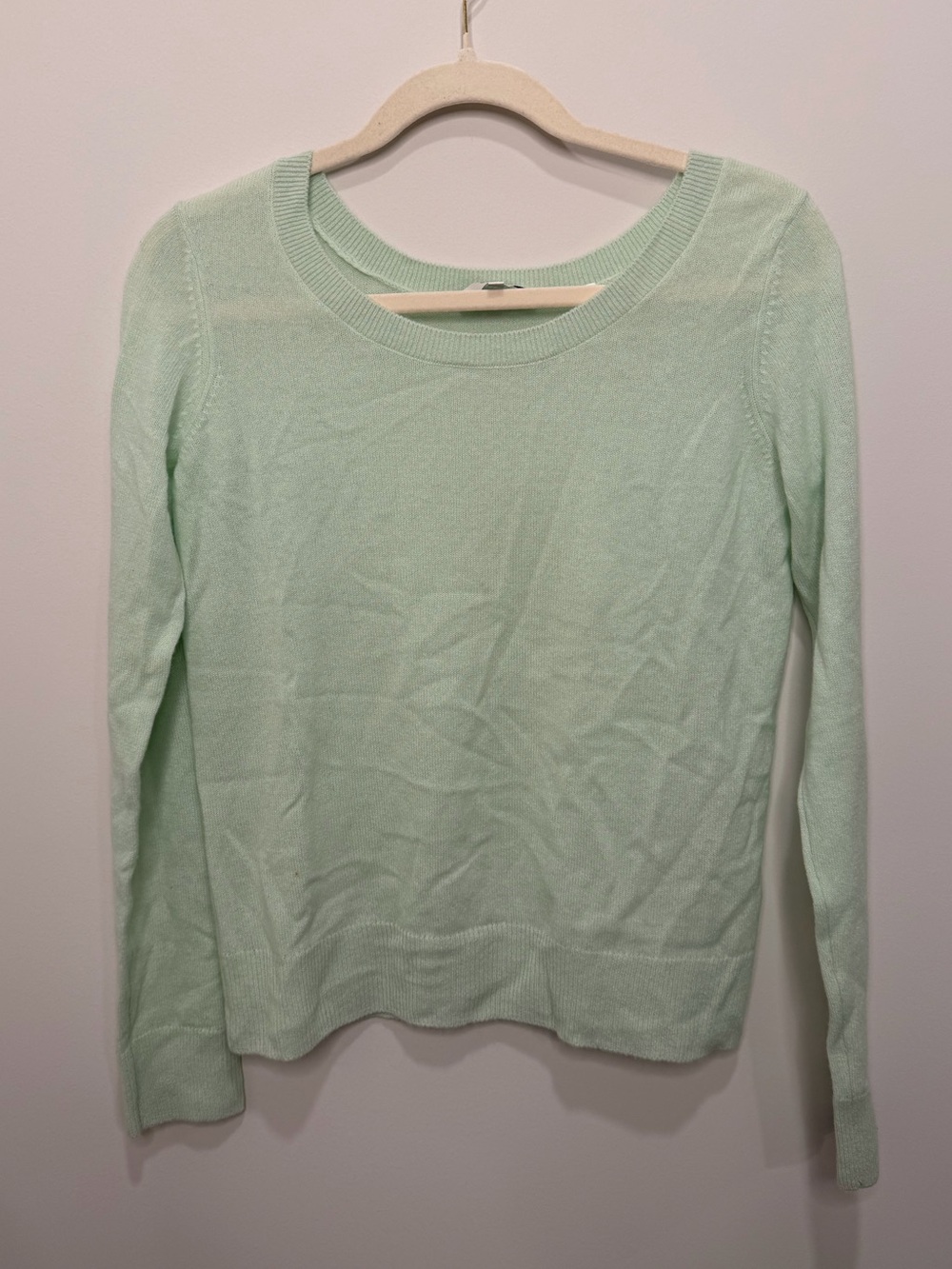 Vince Mint Green 100% Cashmere Scoop Neck Sweater Size Small Pullover Light Knit